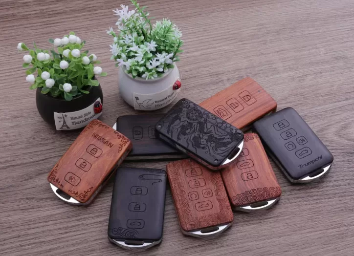 皮具配饰激光雕刻：钥匙包与皮质挂牌的图案加工要点